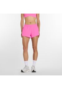 Spodenki damskie New Balance WS41286AAB – różowe. Kolor: różowy. Materiał: poliester, materiał. Sport: fitness #1