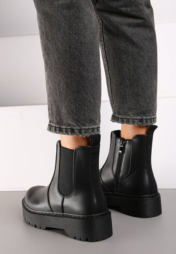 Born2be - Czarne Ocieplane Botki Sztyblety na Grubej Podeszwie Tortiana. Okazja: na co dzień. Kolor: czarny. Materiał: jeans. Sezon: zima. Styl: elegancki, casual