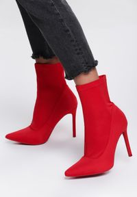 Renee - Czerwone Botki Sensually. Nosek buta: szpiczasty. Kolor: czerwony. Materiał: materiał, satyna. Szerokość cholewki: normalna. Obcas: na szpilce #3
