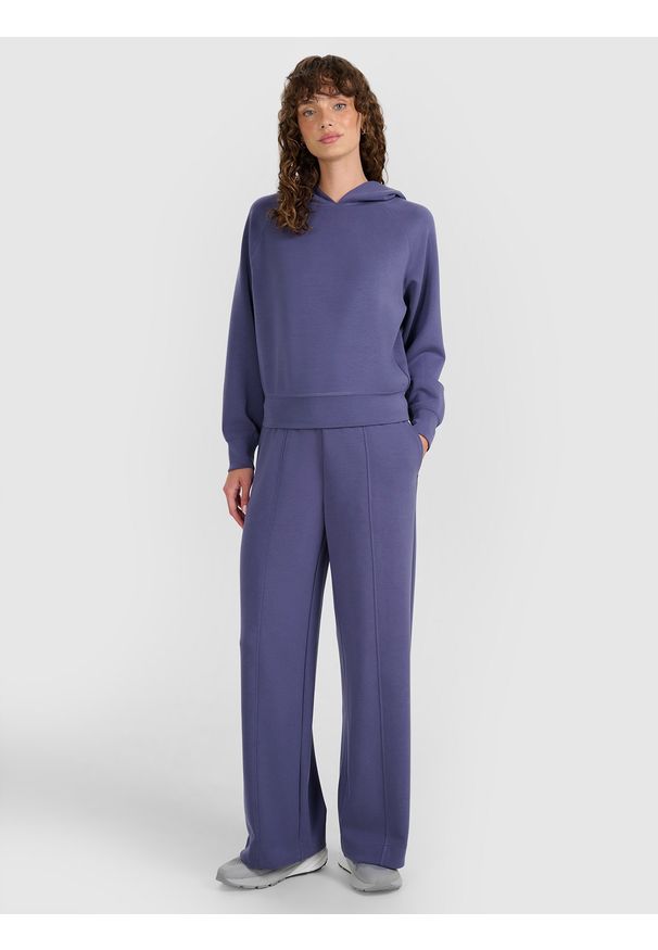 4f - 4F Spodnie dresowe z szerokimi nogawkami z modalem damskie - granatowe S. Kolor: niebieski. Materiał: dresówka. Wzór: gładki, ze splotem. Sport: fitness
