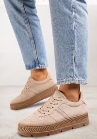 Born2be - Beżowe Sneakersy na Grubej Podeszwie z Tłoczeniami Try to Forget. Okazja: na spacer, na co dzień. Kolor: beżowy. Materiał: dzianina, jeans. Sport: turystyka piesza #1