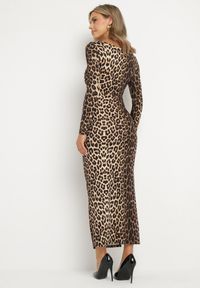 Born2be - Brązowa Panterkowa Dopasowana Sukienka z Ozdobnym Marszczeniem i Rozcięciem Selandris. Kolor: brązowy. Długość rękawa: długi rękaw. Wzór: kolorowy. Typ sukienki: dopasowane. Styl: elegancki #2