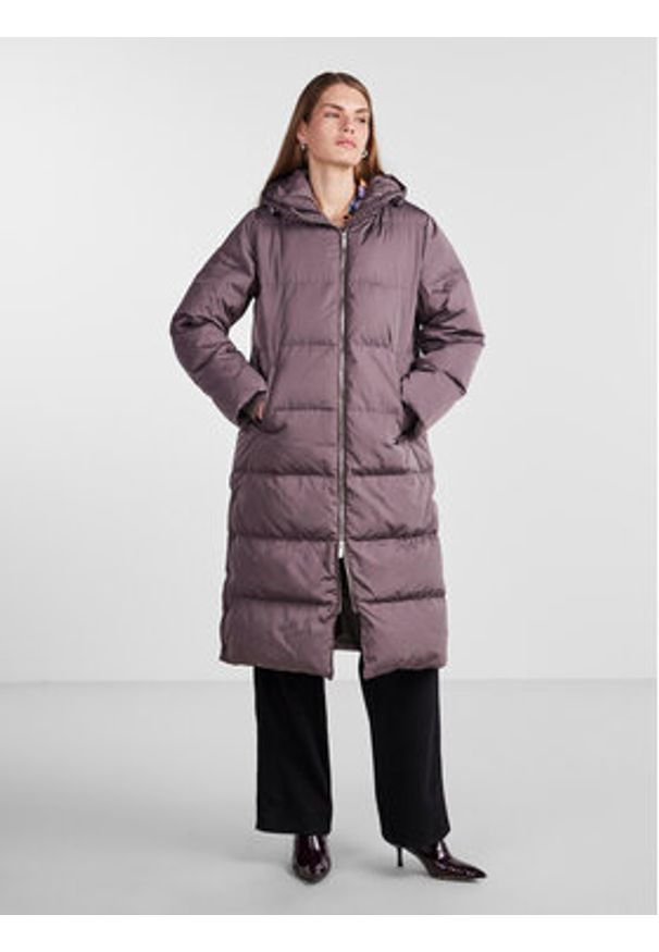 YAS Kurtka puchowa 26023635 Fioletowy Regular Fit. Kolor: fioletowy. Materiał: syntetyk