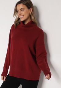 Born2be - Bordowy Golf w Klasycznym Stylu Linagela. Typ kołnierza: golf. Kolor: czerwony. Materiał: jeans. Styl: klasyczny #7