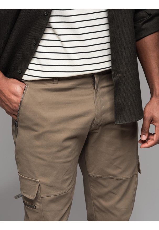 Ombre Clothing - Spodnie męskie cargo STRAIGHT LEG z kieszeniami zapinanymi na zamek – khaki V3 - Rozmiar: XXL. Kolor: brązowy. Materiał: bawełna, elastan, materiał. Styl: elegancki
