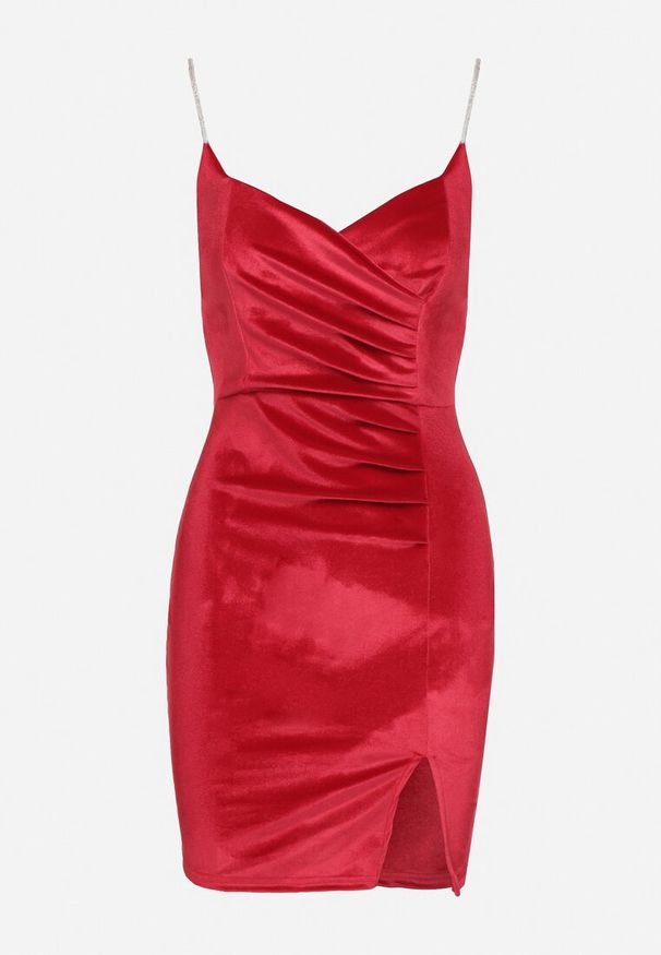 Born2be - Czerwona Dopasowana Sukienka Welurowa z Kopertowym Dekoltem Evicco. Typ kołnierza: dekolt kopertowy. Kolor: czerwony. Materiał: welur. Wzór: aplikacja. Typ sukienki: kopertowe. Styl: elegancki