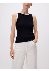 Reserved - Top z wiskozą - czarny. Kolor: czarny. Materiał: wiskoza