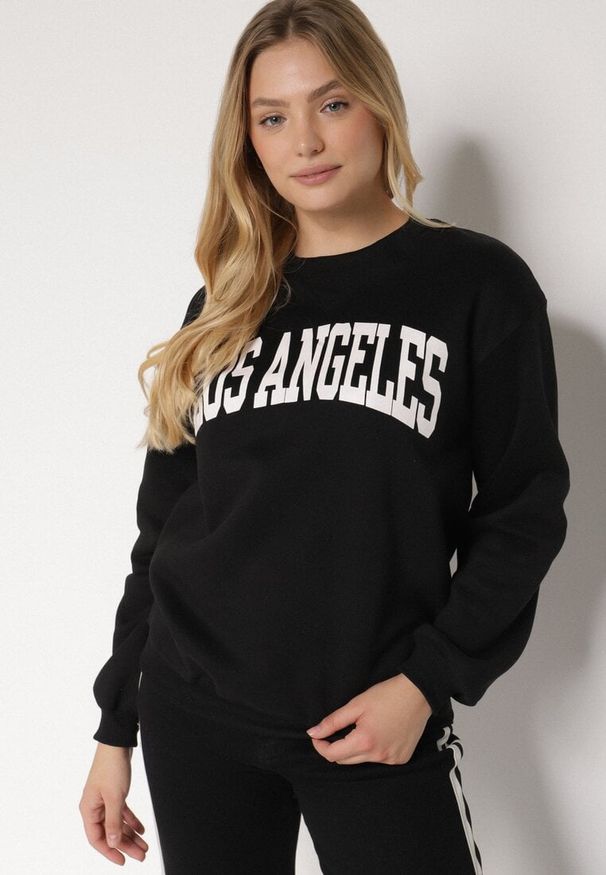 Born2be - Czarna Bluza z Bawełną i Napisem Fezorla. Okazja: na co dzień. Kolor: czarny. Materiał: bawełna. Wzór: napisy. Styl: klasyczny, casual, elegancki