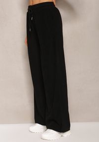 Renee - Czarne Szerokie Spodnie o Prążkowanym Kroju z Gumką w Pasie Jovulla. Kolor: czarny. Materiał: prążkowany #5