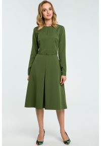 e-margeritka - Elegancka rozkloszowana sukienka z paskiem zielona - xl. Okazja: do pracy, na imprezę, na spotkanie biznesowe. Kolor: zielony. Materiał: poliester, włókno, elastan, tkanina, materiał. Długość rękawa: długi rękaw. Wzór: aplikacja. Styl: elegancki #1
