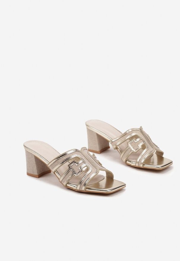 Born2be - Złote Klapki na Słupku z Ozdobnymi Paskami Zorilna. Okazja: na co dzień. Kolor: złoty. Wzór: paski. Obcas: na słupku. Styl: casual, klasyczny