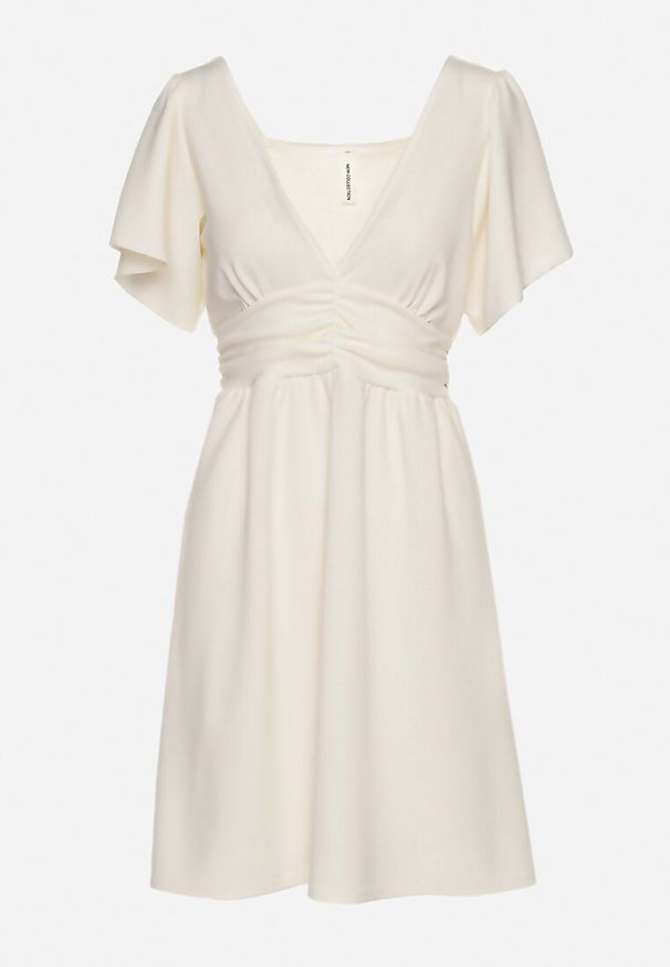 Born2be - Jasnobeżowa Krótka Sukienka z Luźnym Rękawem Bainasa. Kolor: beżowy. Długość: mini