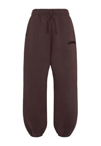 Reebok Spodnie dresowe Iza RK25687CCW Brązowy ciemny Regular Fit. Kolor: brązowy. Materiał: bawełna #2