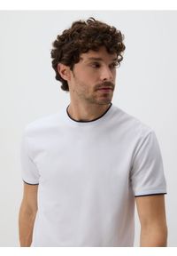 Reserved - T-shirt regular z merceryzowaną bawełną - biały. Kolor: biały. Materiał: bawełna