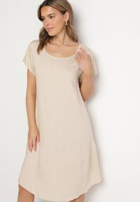 Born2be - Beżowa Rozkloszowana Wiskozowa Sukienka Trivoria. Okazja: na co dzień. Kolor: beżowy. Materiał: wiskoza. Długość rękawa: krótki rękaw. Typ sukienki: rozkloszowane. Styl: elegancki, casual #1