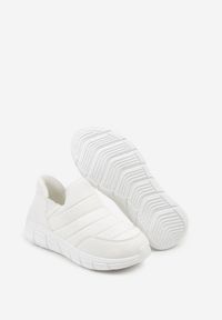 Renee - Białe Sneakersy Śniegowce na Platformie z Tłoczeniem i Pikowaną Cholewką Vermina. Okazja: na co dzień. Kolor: biały. Materiał: dresówka. Szerokość cholewki: normalna. Obcas: na platformie #4
