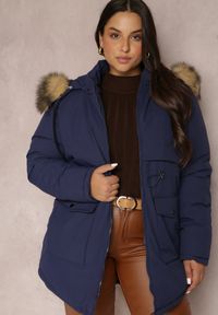 Renee - Granatowa Kurtka Parka z Futrem Makareta. Kolor: niebieski. Materiał: futro. Sezon: jesień, zima. Styl: klasyczny #4