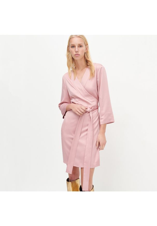 Reserved - Kopertowa sukienka mini - Różowy. Kolor: różowy. Typ sukienki: kopertowe. Długość: mini