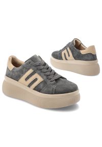Sneakersy damskie Filippo, wykonane ze skóry naturalnej i skóry zamszowej sznurowane na wysokiej platformie, szare, DP7175/26 GR. Okazja: na co dzień. Kolor: szary. Materiał: skóra, zamsz. Szerokość cholewki: normalna. Obcas: na platformie. Styl: casual, klasyczny, elegancki #7