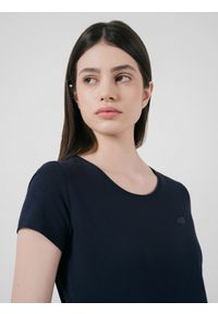 4f - 4F T-shirt slim gładki damski XS. Okazja: do pracy, na spacer, na co dzień. Kolor: niebieski. Materiał: bawełna, materiał, elastan. Długość rękawa: krótki rękaw. Długość: krótkie. Wzór: gładki. Styl: sportowy, casual