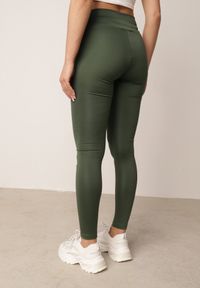 Born2be - Ciemnozielone Legginsy w Stylu Basic z Wyszczuplającym Pasem Samertes. Okazja: do pracy, na co dzień, na spacer. Stan: podwyższony. Kolor: zielony. Długość: krótkie. Styl: casual #6