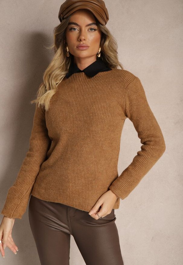 Renee - Brązowy Casualowy Sweter z Dekoltem w Kształcie Łódki Zinovaya. Okazja: na co dzień. Kolor: brązowy. Materiał: jeans. Długość rękawa: długi rękaw. Długość: długie. Wzór: aplikacja. Styl: casual