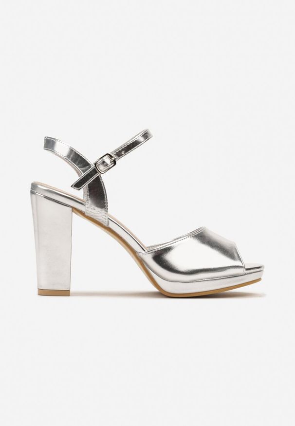 Renee - Srebrne Sandały ze Sprzączką przy Kostce na Kwadratowym Słupku Adleza. Zapięcie: sprzączka. Kolor: srebrny. Obcas: na słupku. Styl: elegancki
