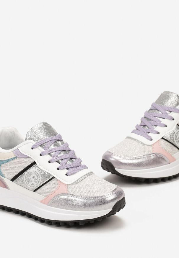 Renee - Biało-Srebrne Sznurowane Sneakersy z Brokatem i Siateczką na Grubej Podeszwie Leviria. Kolor: biały. Szerokość cholewki: normalna. Wzór: aplikacja