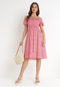 Born2be - Czerwona Bawełniana Sukienka Hiszpanka w Kwiatki Rutani. Okazja: na imprezę. Typ kołnierza: dekolt hiszpanka. Kolor: czerwony. Materiał: bawełna. Wzór: kwiaty. Sezon: lato. Styl: elegancki #4