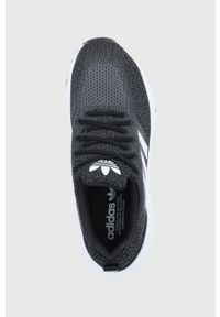 adidas Originals buty Swift Run 22 kolor czarny. Nosek buta: okrągły. Zapięcie: sznurówki. Kolor: czarny. Materiał: guma. Obcas: na obcasie. Wysokość obcasa: niski. Sport: bieganie