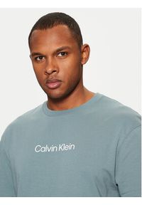 Calvin Klein T-Shirt Hero K10K111346 Niebieski Regular Fit. Kolor: niebieski. Materiał: bawełna #2