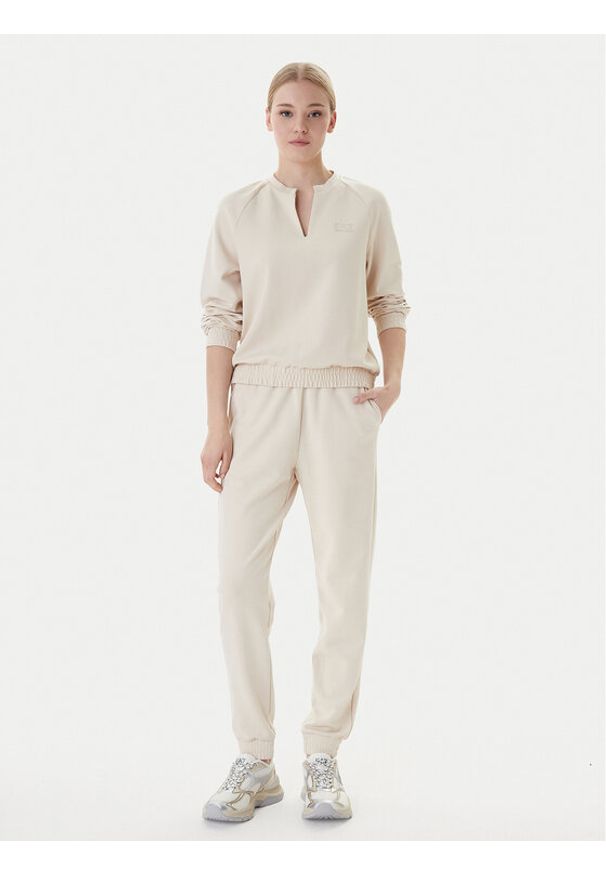 EA7 Emporio Armani Dres 7W000976 AF12501 U1088 Beżowy Regular Fit. Kolor: beżowy. Materiał: syntetyk