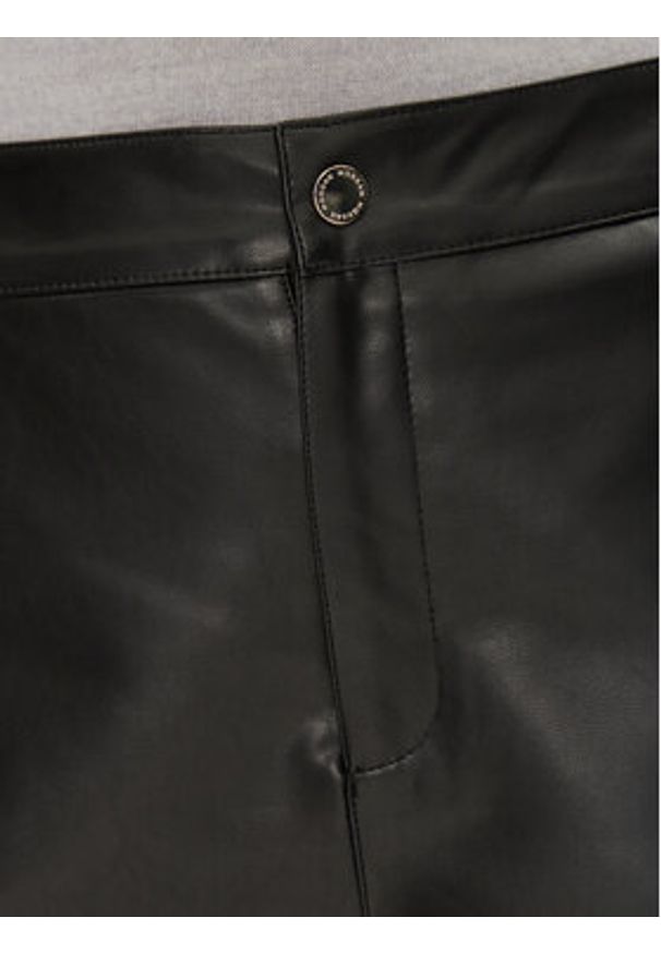 Morgan Szorty z imitacji skóry 251-SHELLY M Czarny Regular Fit. Kolor: czarny. Materiał: skóra