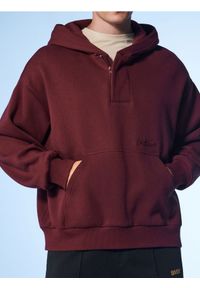 Sinsay - Bluza hoodie basic - bordowy. Kolor: czerwony