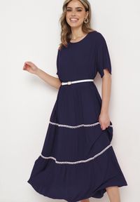 Born2be - Granatowa Bawełniana Sukienka z Krótkim Rękawem Camola. Kolekcja: plus size. Kolor: niebieski. Materiał: bawełna. Długość rękawa: krótki rękaw. Wzór: jednolity, aplikacja. Typ sukienki: dla puszystych. Styl: elegancki #5