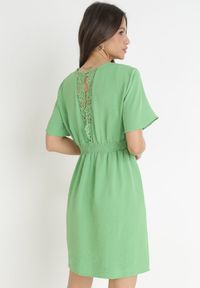 Born2be - Zielona Rozkloszowana Sukienka Mini z Koronkowymi Wstawkami Setaya. Kolor: zielony. Materiał: koronka. Typ sukienki: rozkloszowane. Styl: boho. Długość: mini #2