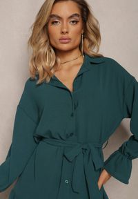 Renee - Ciemnozielona Koszulowa Sukienka Mini z Falbanką i Wiązanym Paskiem Blisotta. Kolor: zielony. Materiał: materiał. Typ sukienki: koszulowe. Długość: mini #4