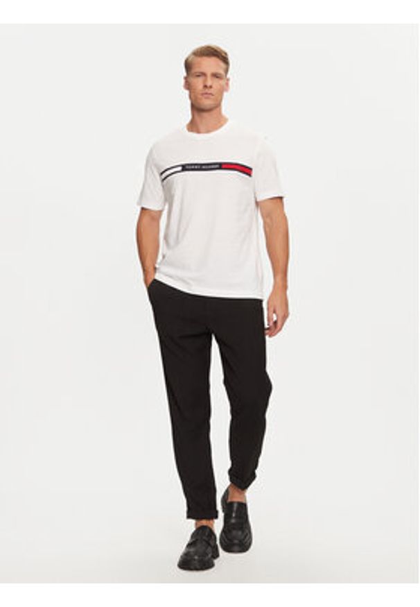 TOMMY HILFIGER - Tommy Hilfiger T-Shirt MW0MW36498 Biały Regular Fit. Kolor: biały. Materiał: bawełna