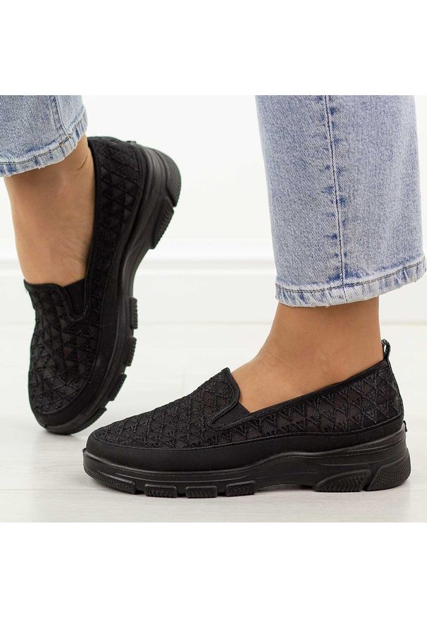 POTOCKI - Czarne przewiewne półbuty damskie Potocki 103302. Okazja: na co dzień. Nosek buta: okrągły. Kolor: czarny. Materiał: skóra. Szerokość cholewki: normalna. Sezon: wiosna, lato. Styl: casual, klasyczny