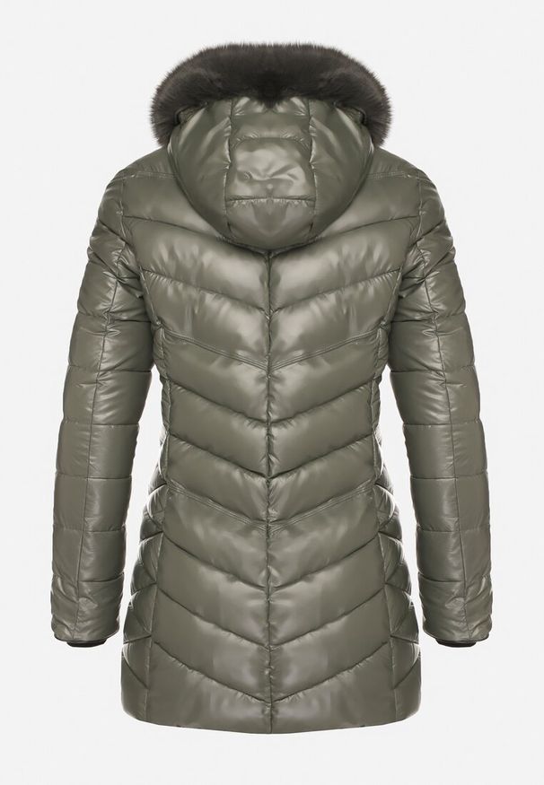 Born2be - Zielona Pikowana Kurtka z Kapturem z Futerkiem Zorria. Typ kołnierza: kaptur. Kolekcja: plus size. Kolor: zielony. Materiał: futro. Wzór: aplikacja