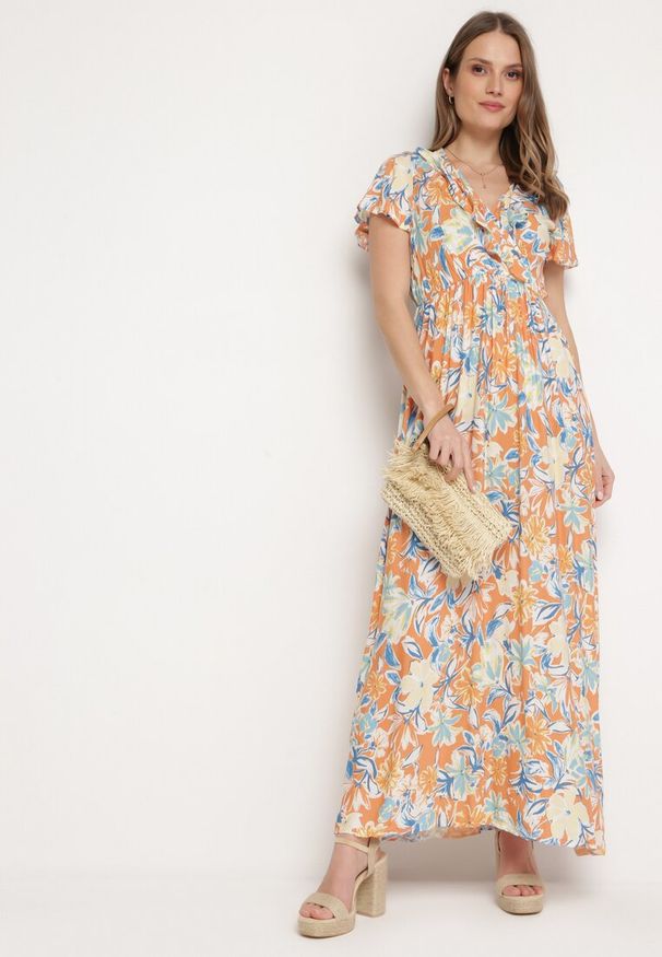 Born2be - Beżowo-Niebieska Sukienka z Wiskozy z Gumką w Pasie z Kopertowym Dekoltem i Falbanką Wondria. Kolor: beżowy. Materiał: wiskoza. Typ sukienki: kopertowe