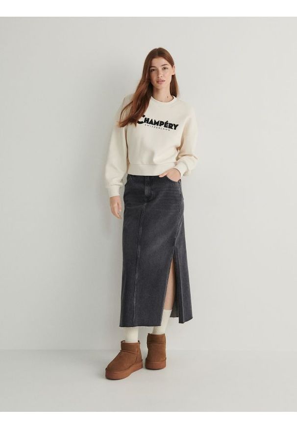 Reserved - Jeansowa spódnica z rozcięciami - czarny. Kolor: czarny. Materiał: jeans