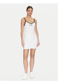 Guess Sukienka codzienna E5GK15 KCQV1 Biały Bodycon Fit. Okazja: na co dzień. Kolor: biały. Materiał: bawełna. Typ sukienki: proste, bodycon. Styl: casual