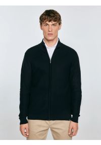 Big-Star - Sweter męski rozpinany ze stójką czarny Olafi 906. Okazja: na co dzień. Typ kołnierza: kołnierzyk stójkowy. Kolor: czarny. Materiał: jeans, dzianina. Wzór: ze splotem. Styl: klasyczny, casual