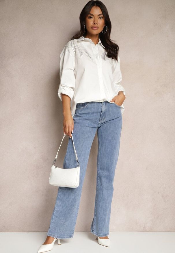 Renee - Biała Bawełniana Koszula z Cekinami Donithiel. Okazja: na co dzień. Typ kołnierza: dekolt w serek, kołnierzyk klasyczny. Kolor: biały. Materiał: bawełna. Długość rękawa: długi rękaw. Długość: długie. Styl: glamour, casual, elegancki, klasyczny