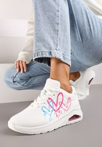 Renee - Białe Sneakersy na Platformie Wykończone Motywem Serc Vlirea. Okazja: na co dzień. Kolor: biały. Materiał: jeans. Sezon: lato, wiosna. Obcas: na platformie