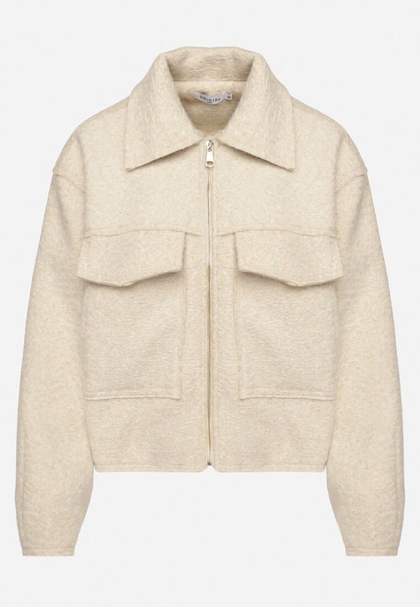 Born2be - Beżowa Pudełkowa Kurtka z Kołnierzykiem i Kieszeniami o Krótkim Fasonie Neliella. Okazja: na co dzień. Kolor: beżowy. Materiał: jeans. Długość: krótkie. Styl: casual, elegancki