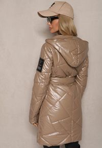 Renee - Beżowa Pikowana Kurtka z Kapturem i Wiązanym Paskiem Beliola. Okazja: na co dzień. Typ kołnierza: kaptur. Kolor: beżowy. Materiał: jeans. Styl: wizytowy, elegancki, casual #4