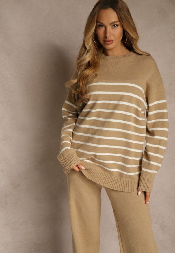 Renee - Ciemnobeżowy Komplet z Bawełną i Wełną Spodnie o Szerokim Kroju i Sweter w Paski Reimeia. Kolor: beżowy. Materiał: wełna, bawełna. Wzór: paski