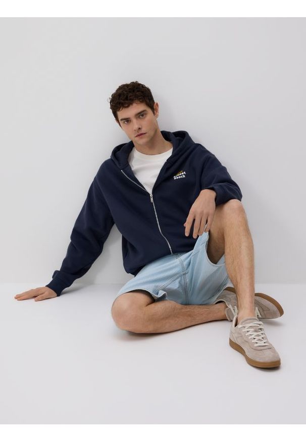 Reserved - Bluza z nadrukiem na plecach - granatowy. Kolor: niebieski. Materiał: dzianina, bawełna. Wzór: nadruk
